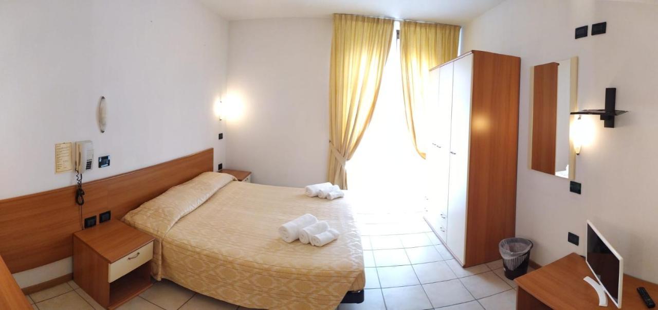 Hotel La Pace بانيو دي رومانيا المظهر الخارجي الصورة